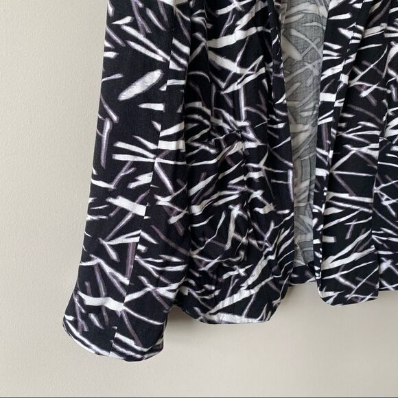 Aritzia - Black & White Lightweight Blazer - Picture 5 of 8